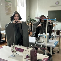 «Тепло, сшитое по нитке. От девушек — героям.»